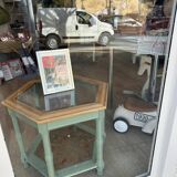 Pedestal table