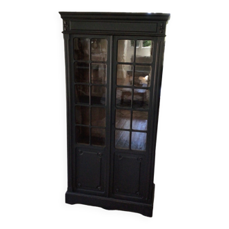 Armoire vitrine parisienne