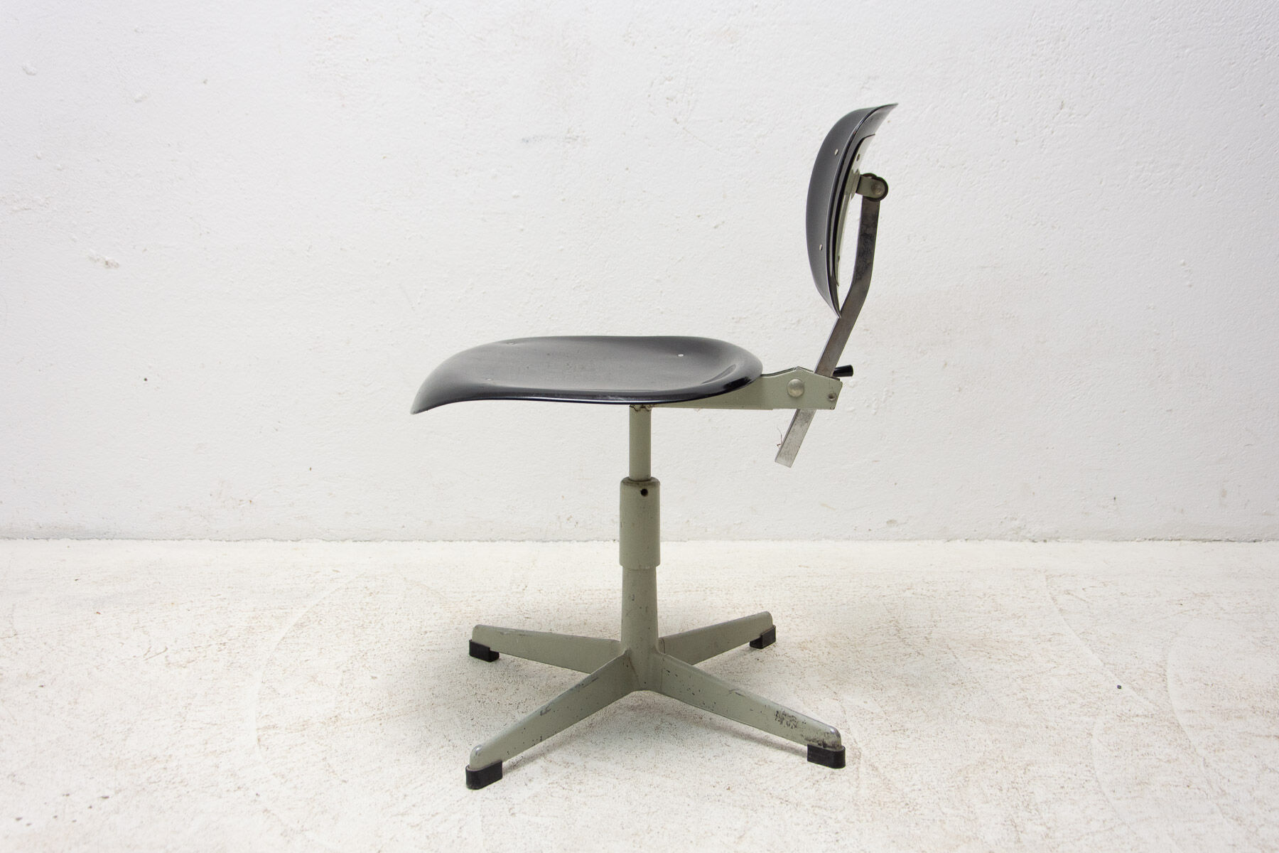 Vintage Industrial swivel work desk chair by Kovona, 1950´s