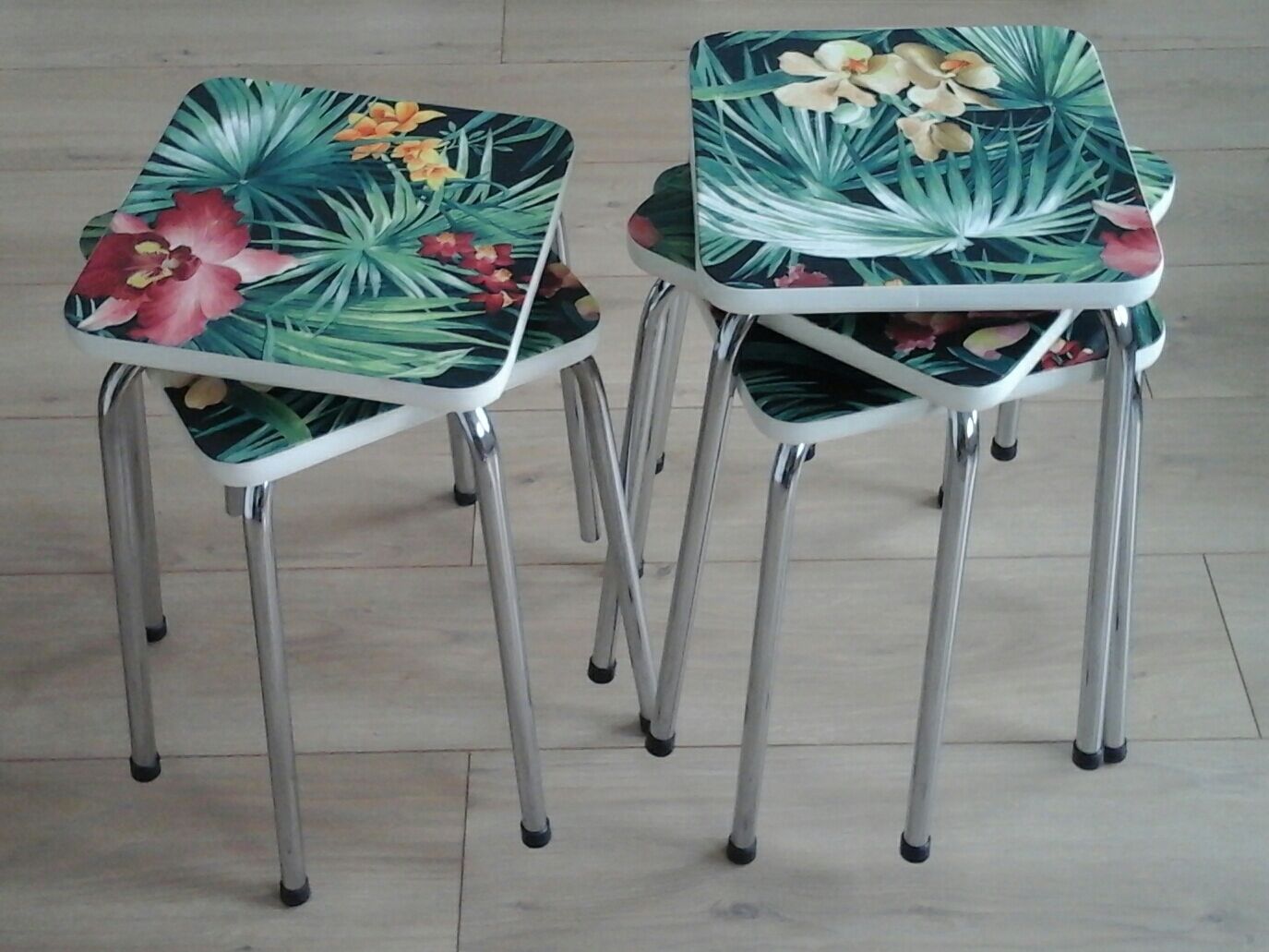 Lot of five stools dress