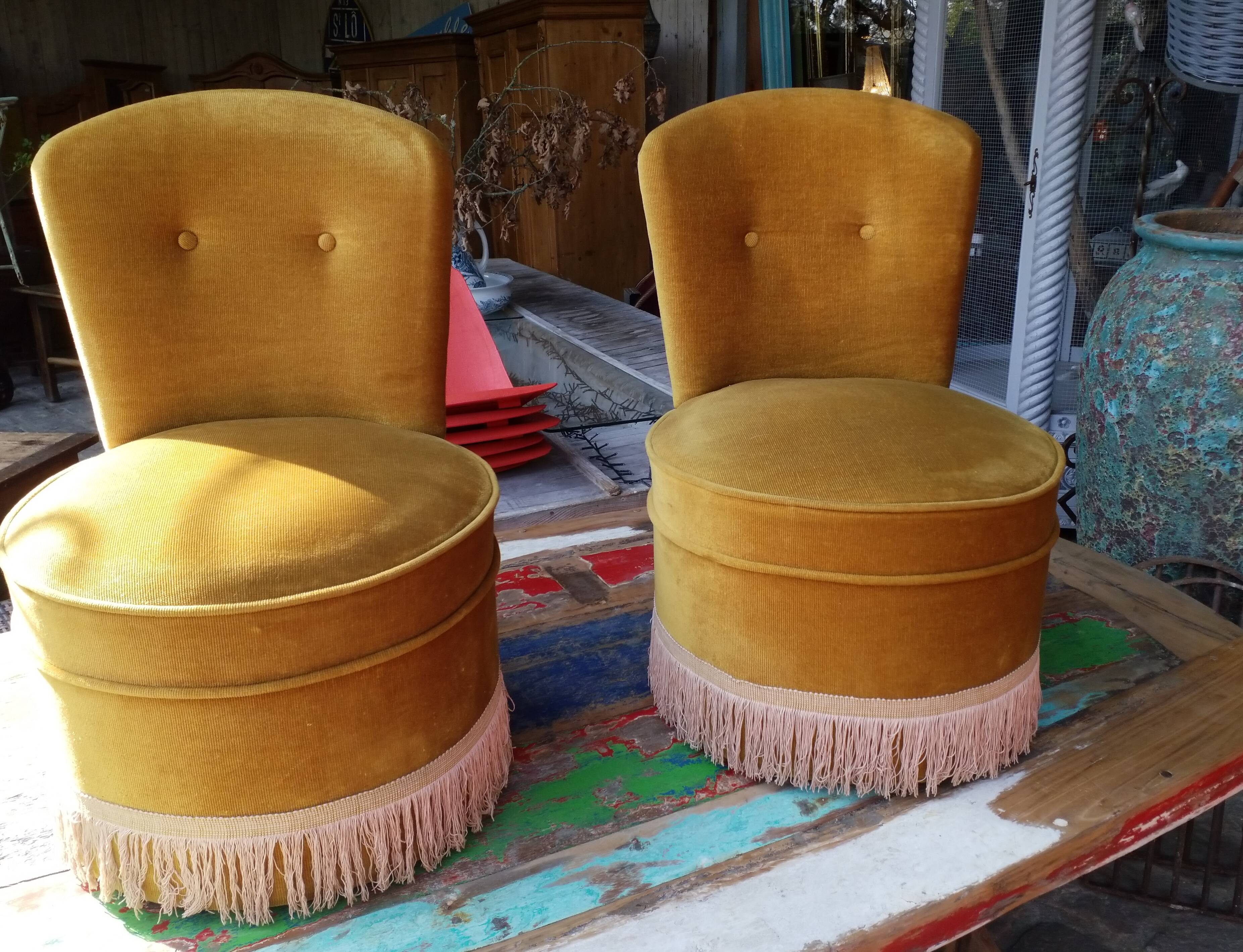 2 ottoman armchairs