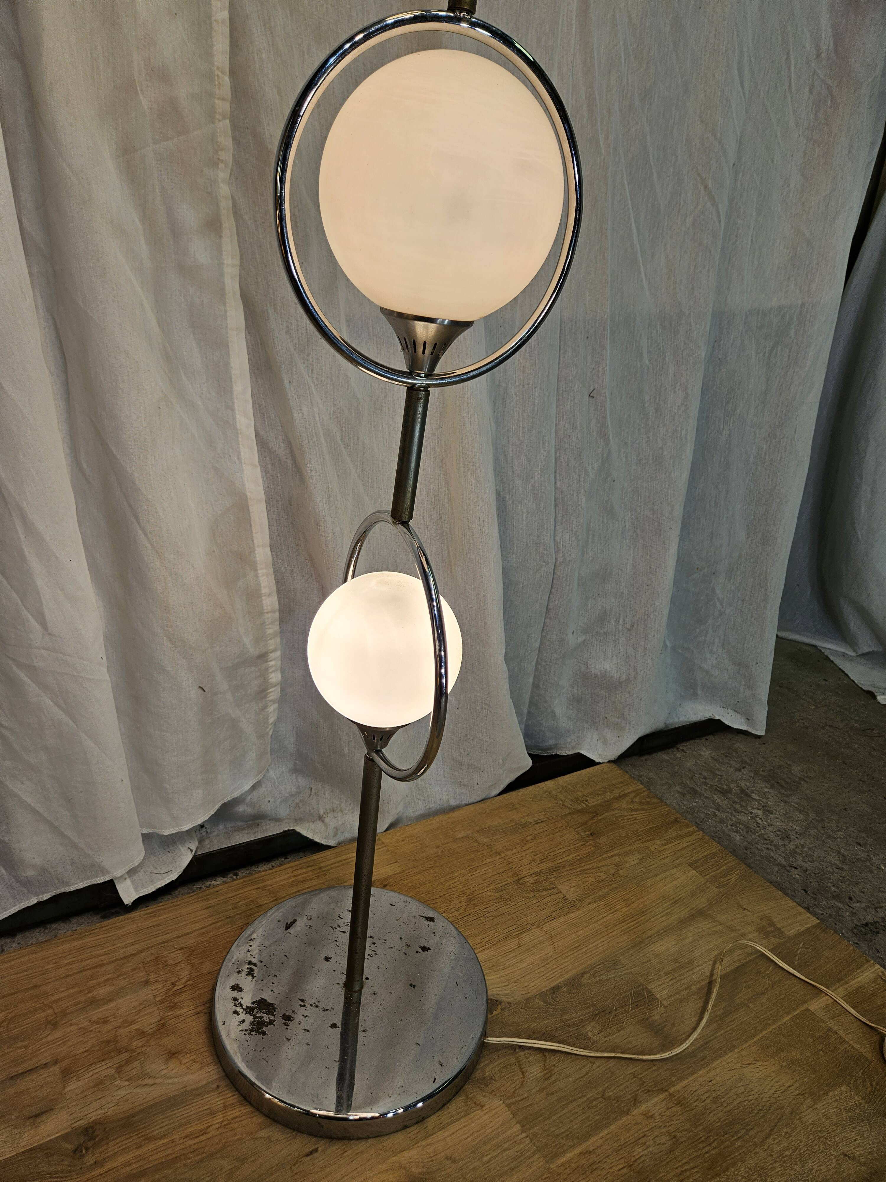 Italian design globe floor lamp 1970