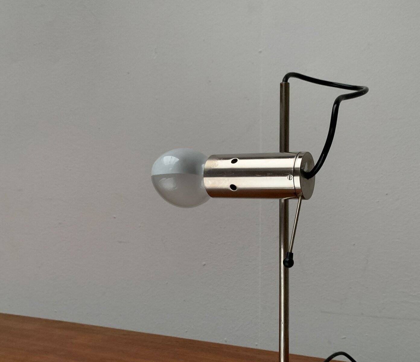 Italian table lamp model 251 from the mid-century by Tito Agnoli for Oluce, 1950s.