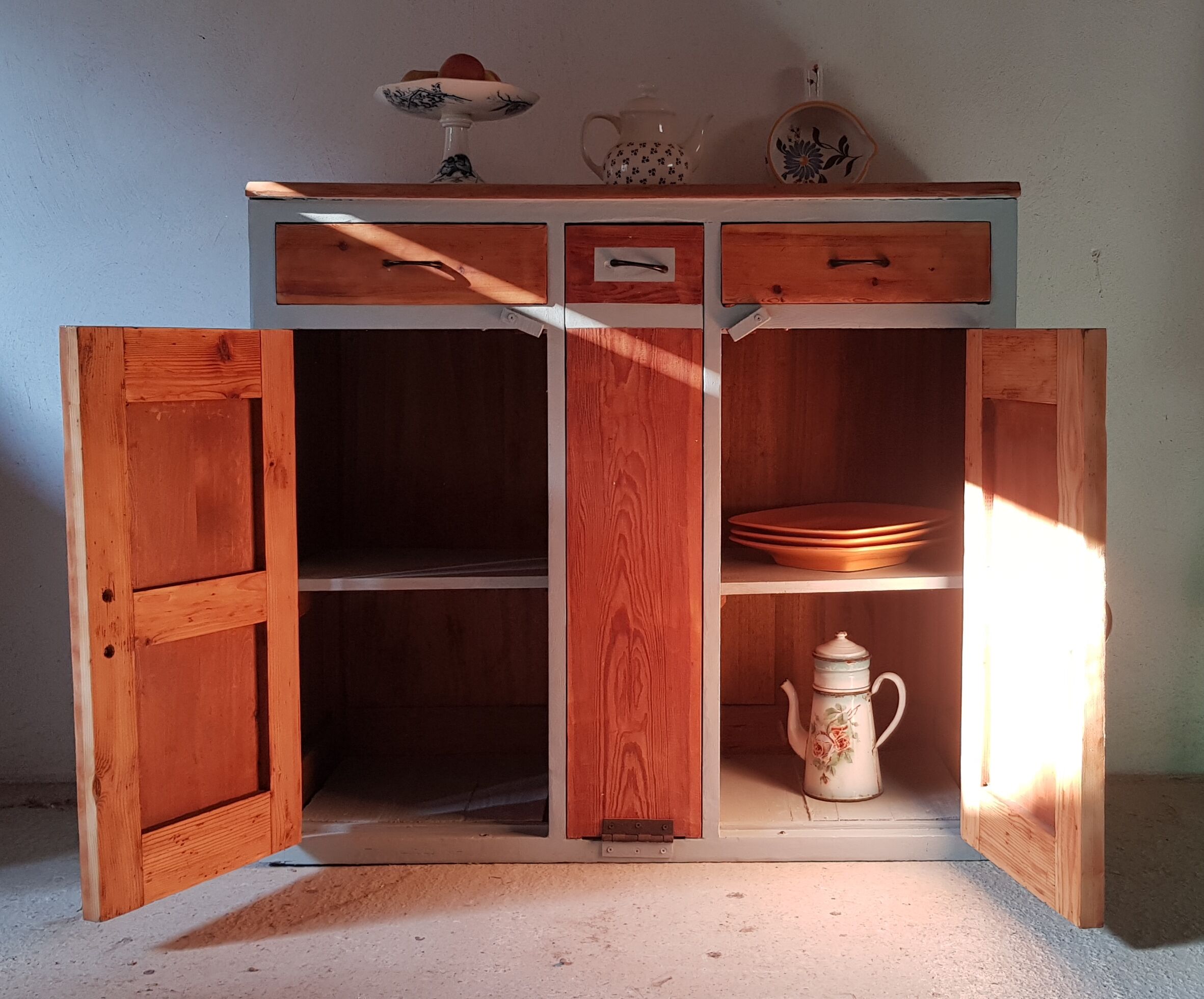 Vintage buffet