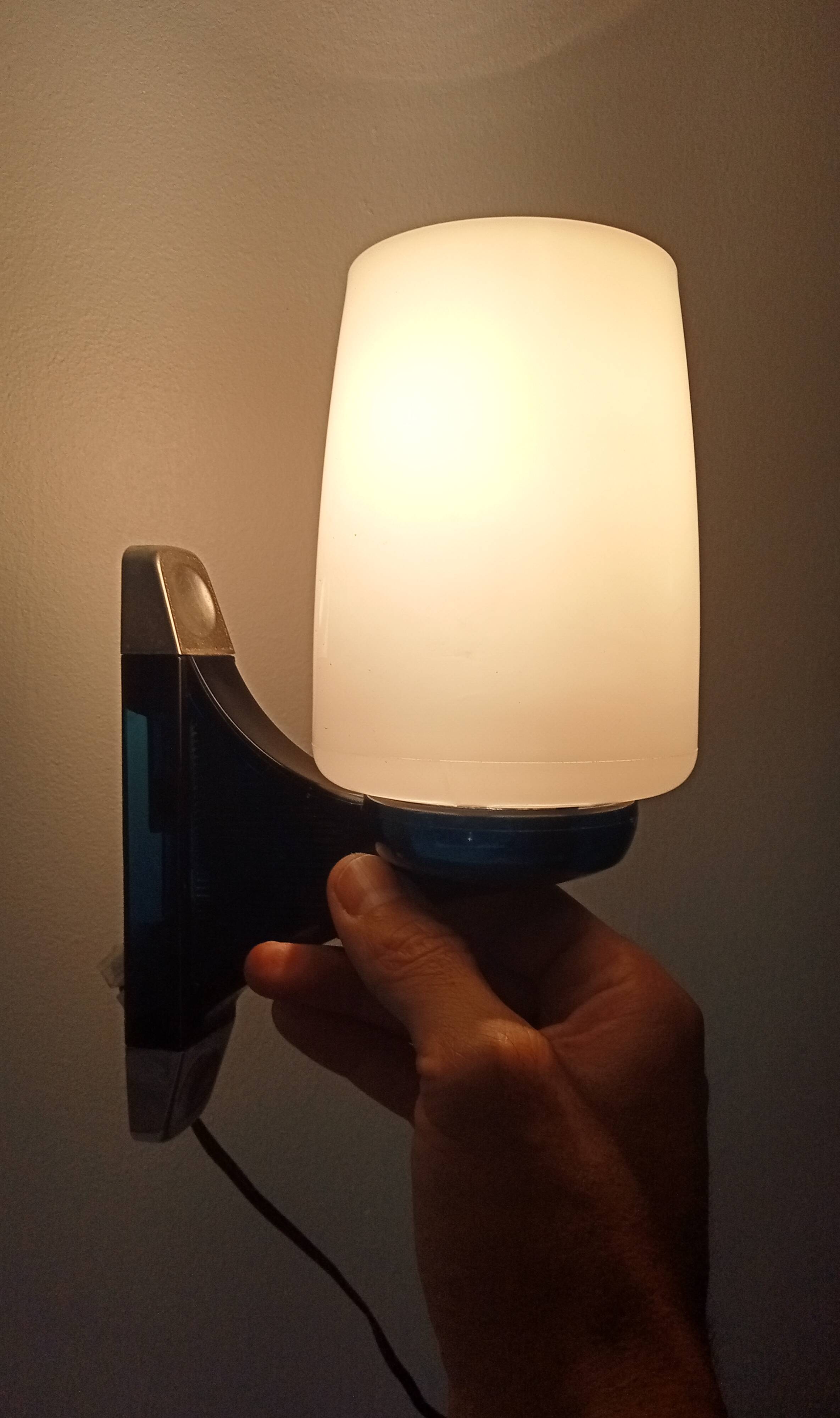 Grosfillex Space Age wall light from the 70s