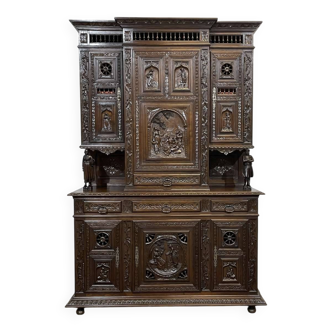 Breton buffet with 2 bodies from the early 20th century in richly carved chestnut.