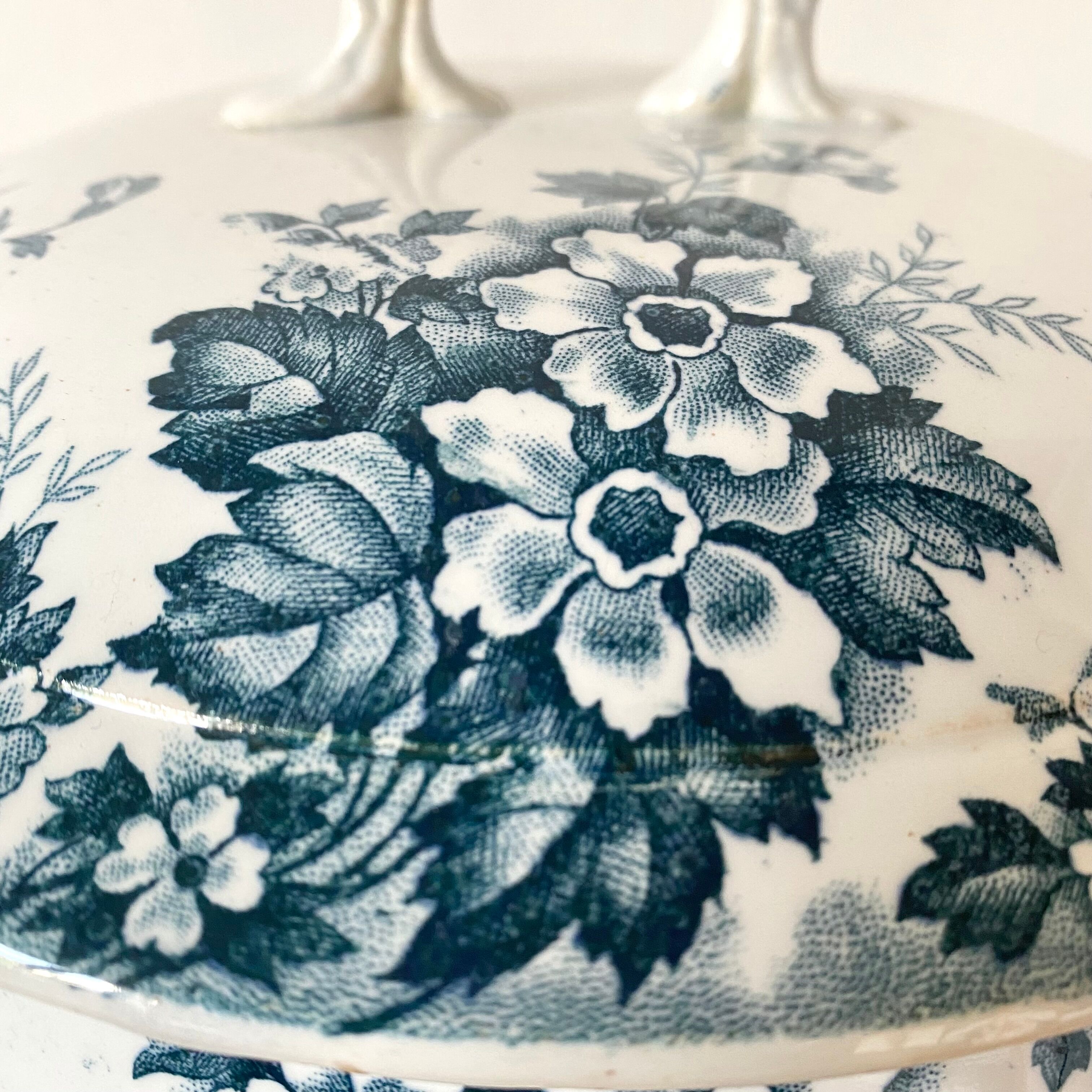 Old soup tureen Saint Amand 1920