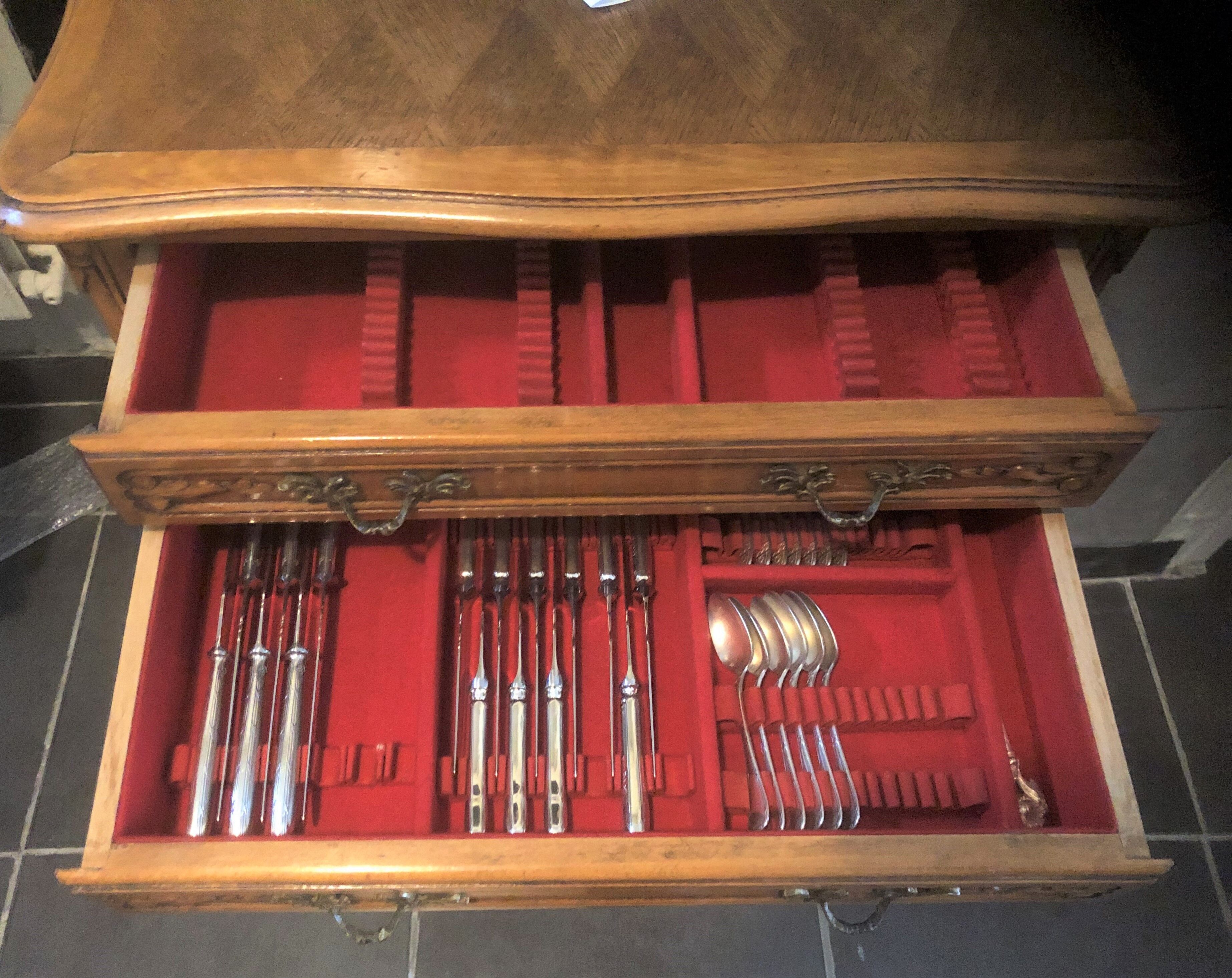 Solid wood silver cabinet with 5 drawers for 173 place settings, silver-plated metal, Solid silver