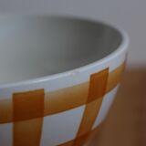 3 checkered bowls