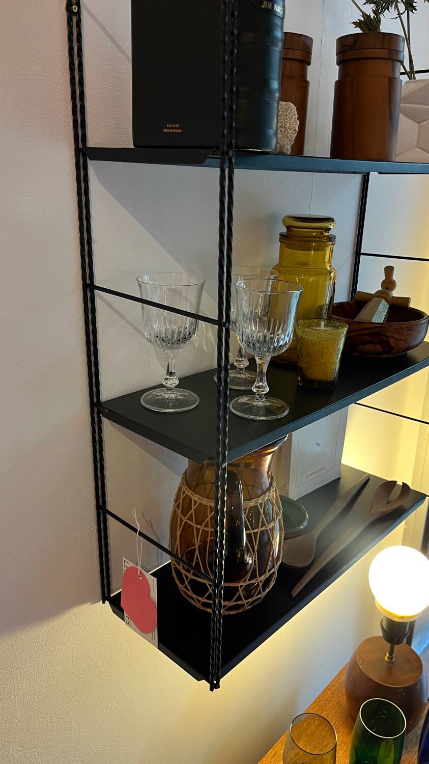 Étagère murale en tôle