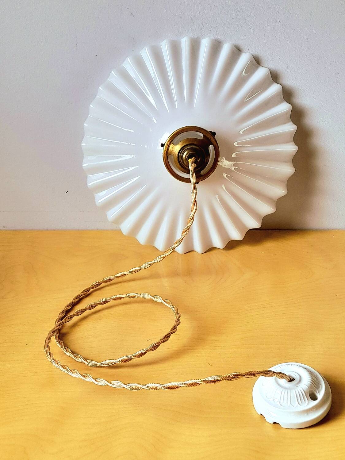 Suspension in pleated opaline 1950