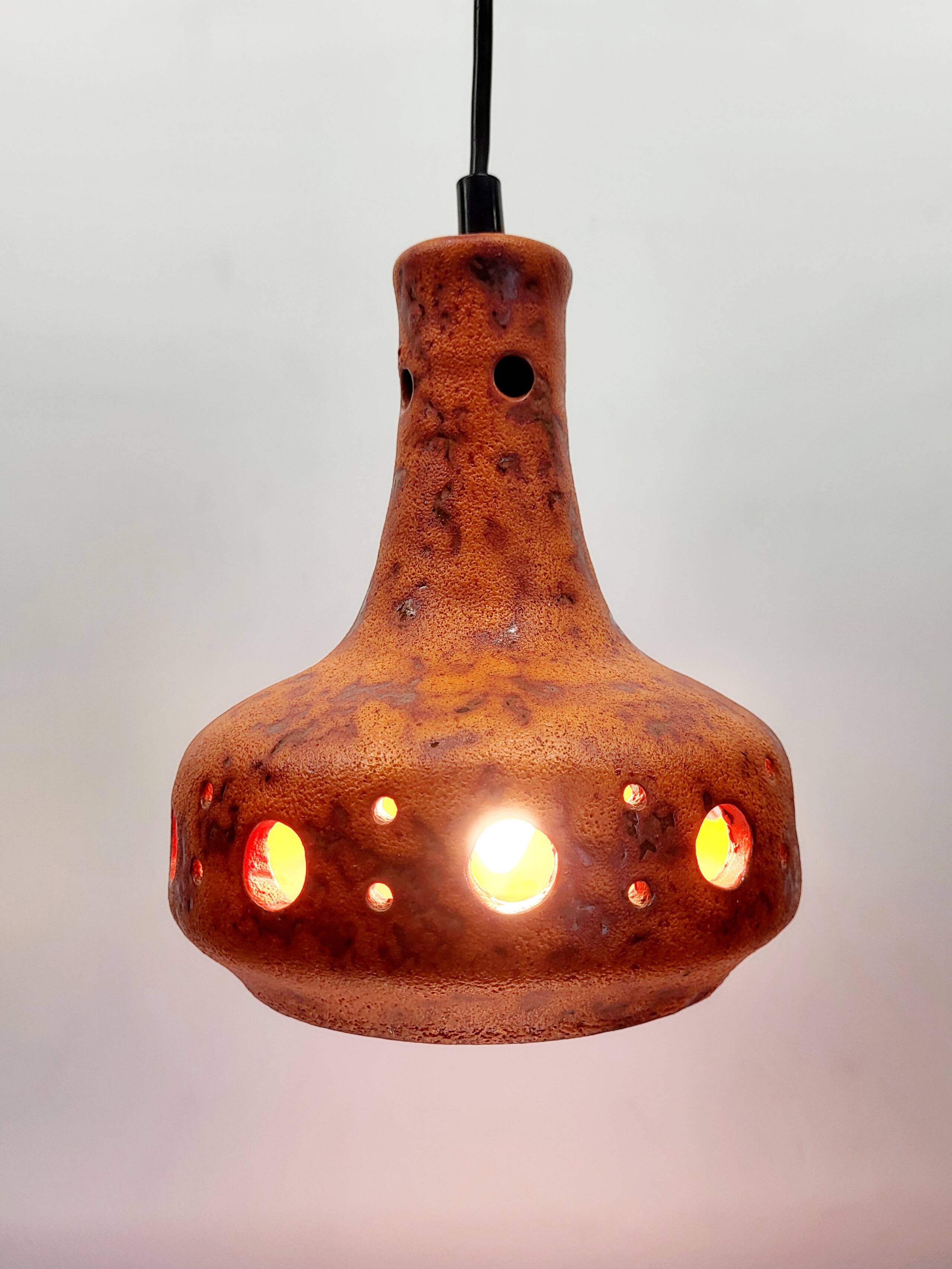 Lampe à suspension Fat Lava en céramique, teinte orange, pot 50