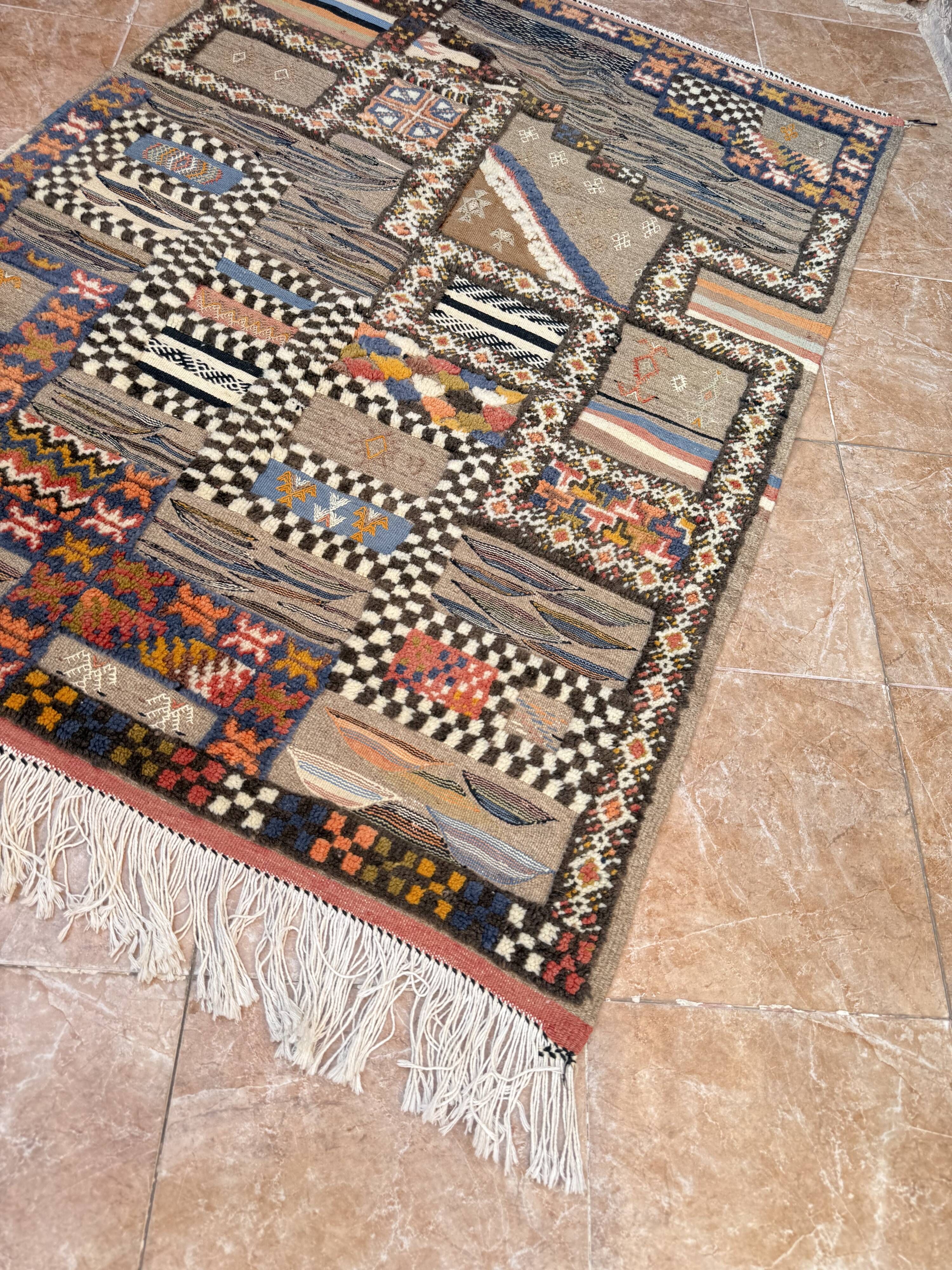 Handmade Berber Kilim rug: Moroccan wall decoration 160 cm x 110 cm