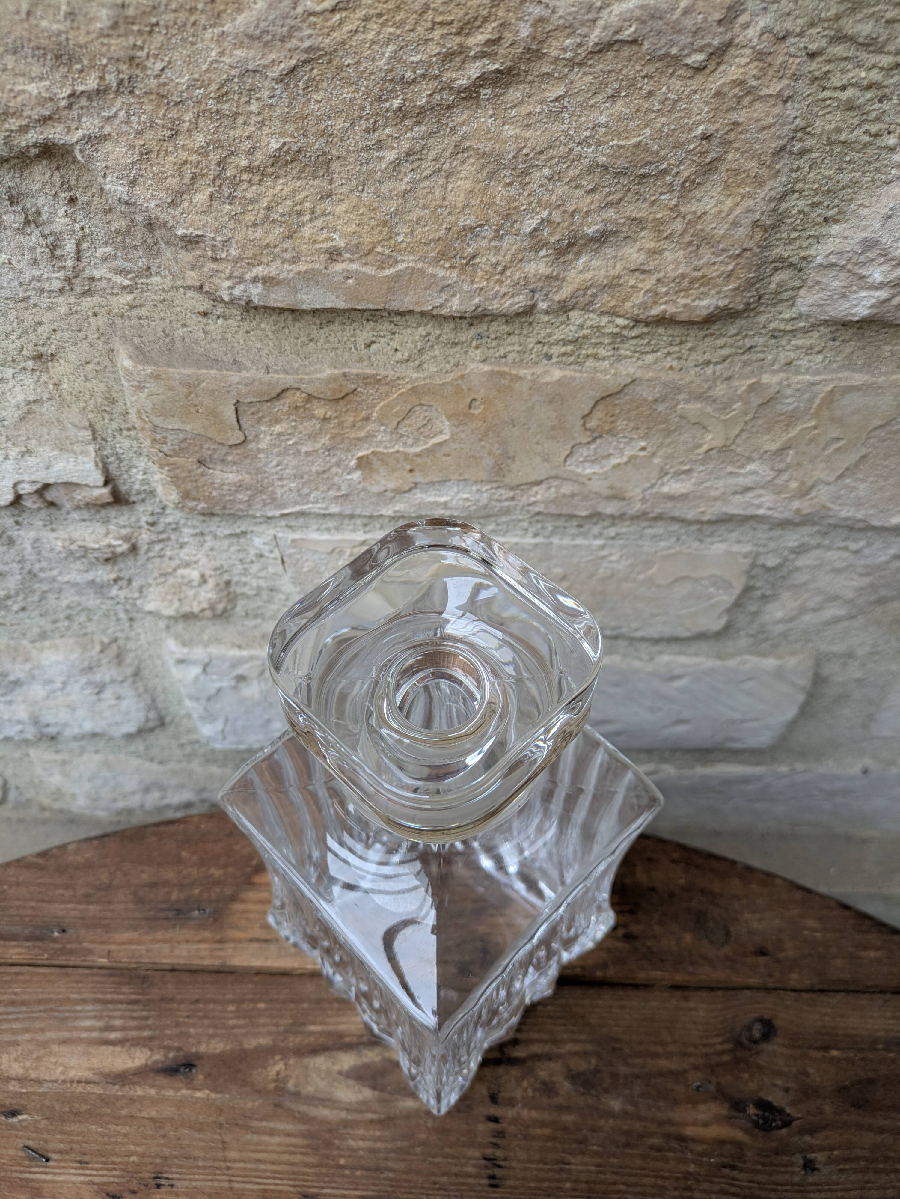 Old square crystal carafe with a stopper, 1 litre.