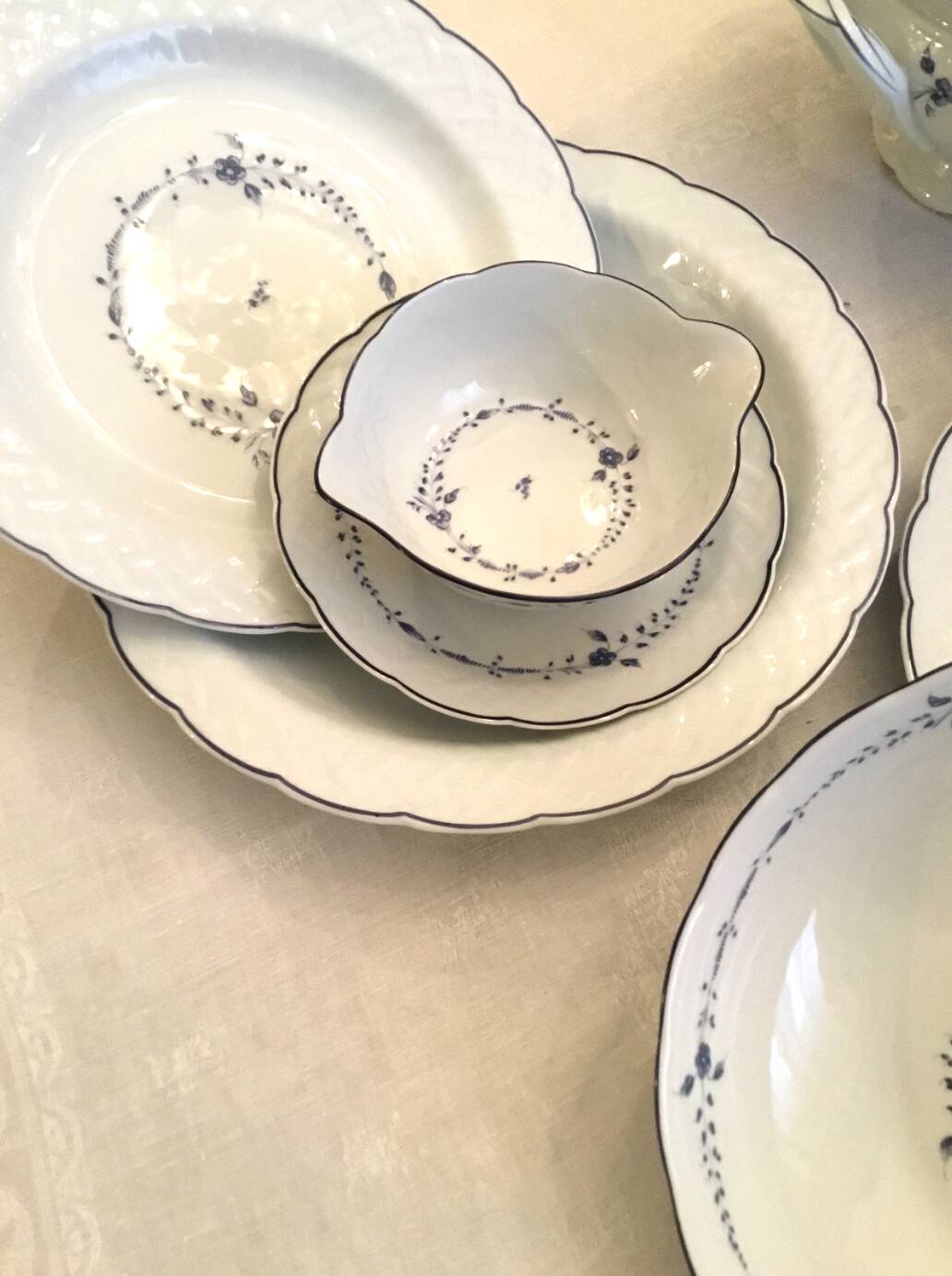 Bernardaud Limoges Hortense porcelain dinner service