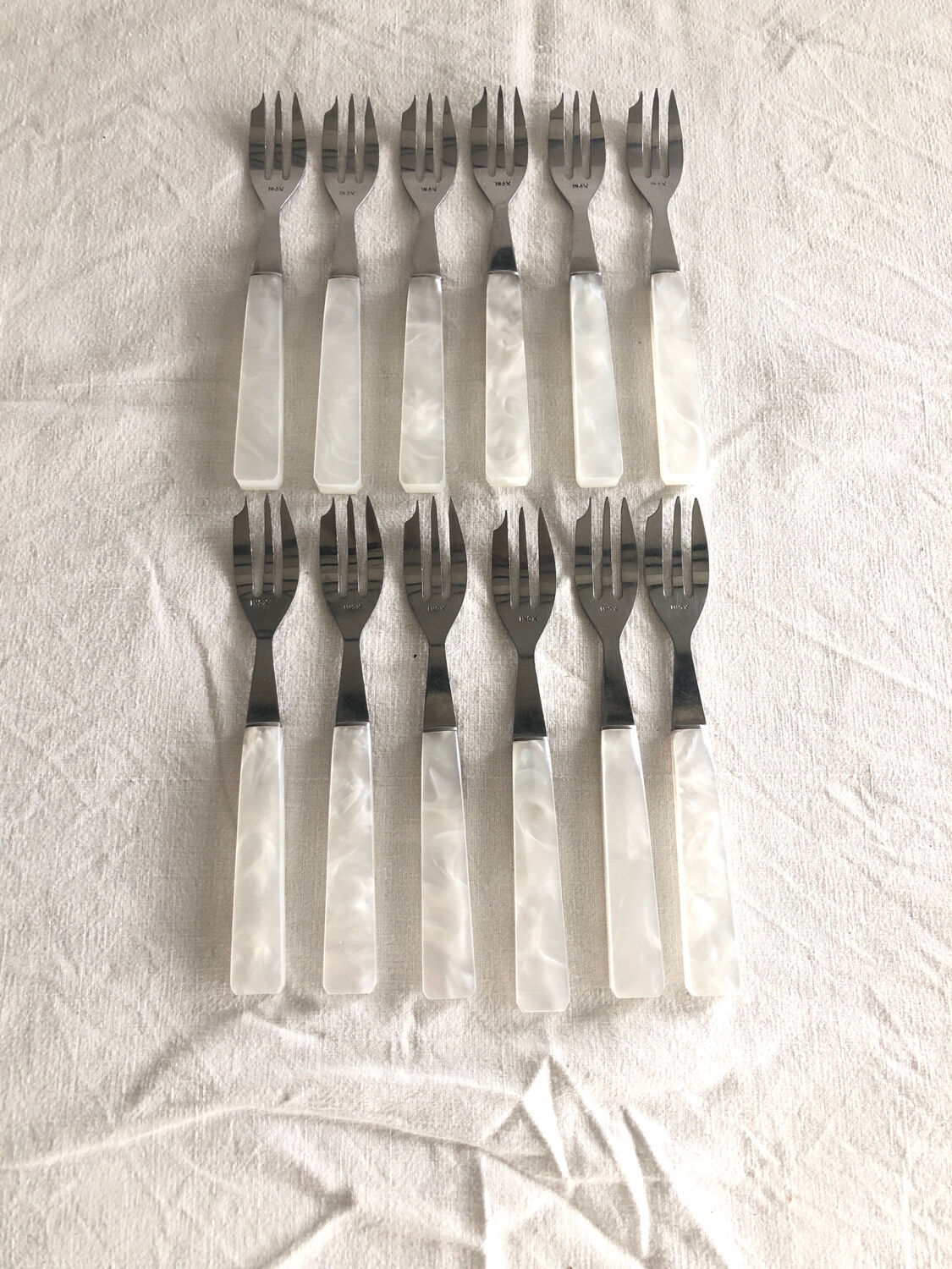 12 fourchettes à dessert manche plastique nacré blanc