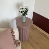 Table d'appoint ronde et cannelée mauve