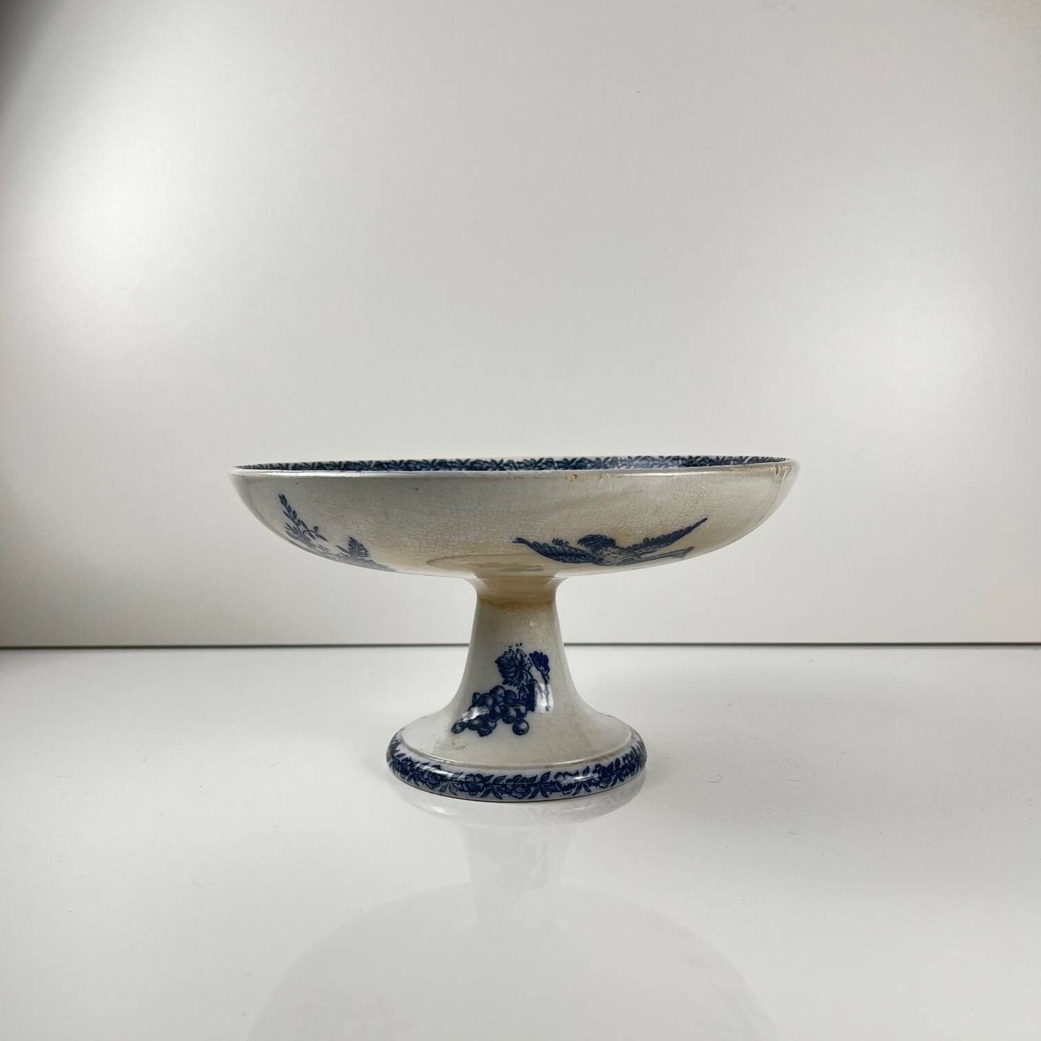 Compotier terre de Fer Pexonne, motif oiseau bleu fin XIXe