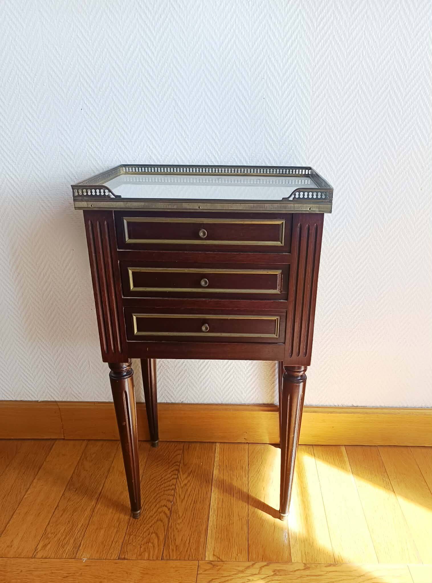 Tablet de chevet ou chiffonnière style Louis XVI