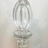 Bouteille en verre sculpté