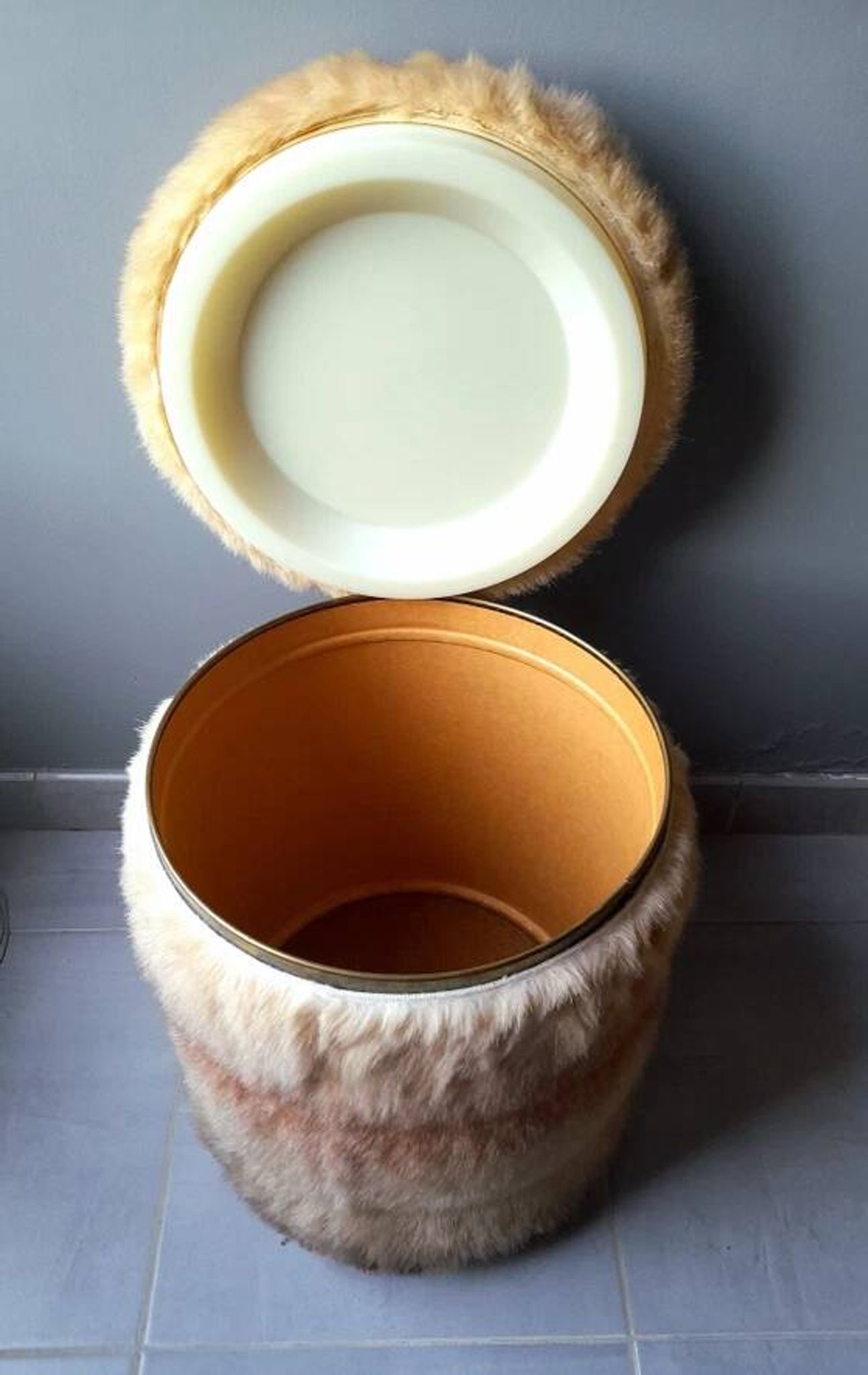 Cylindrical storage pouffe in faux fur 1970