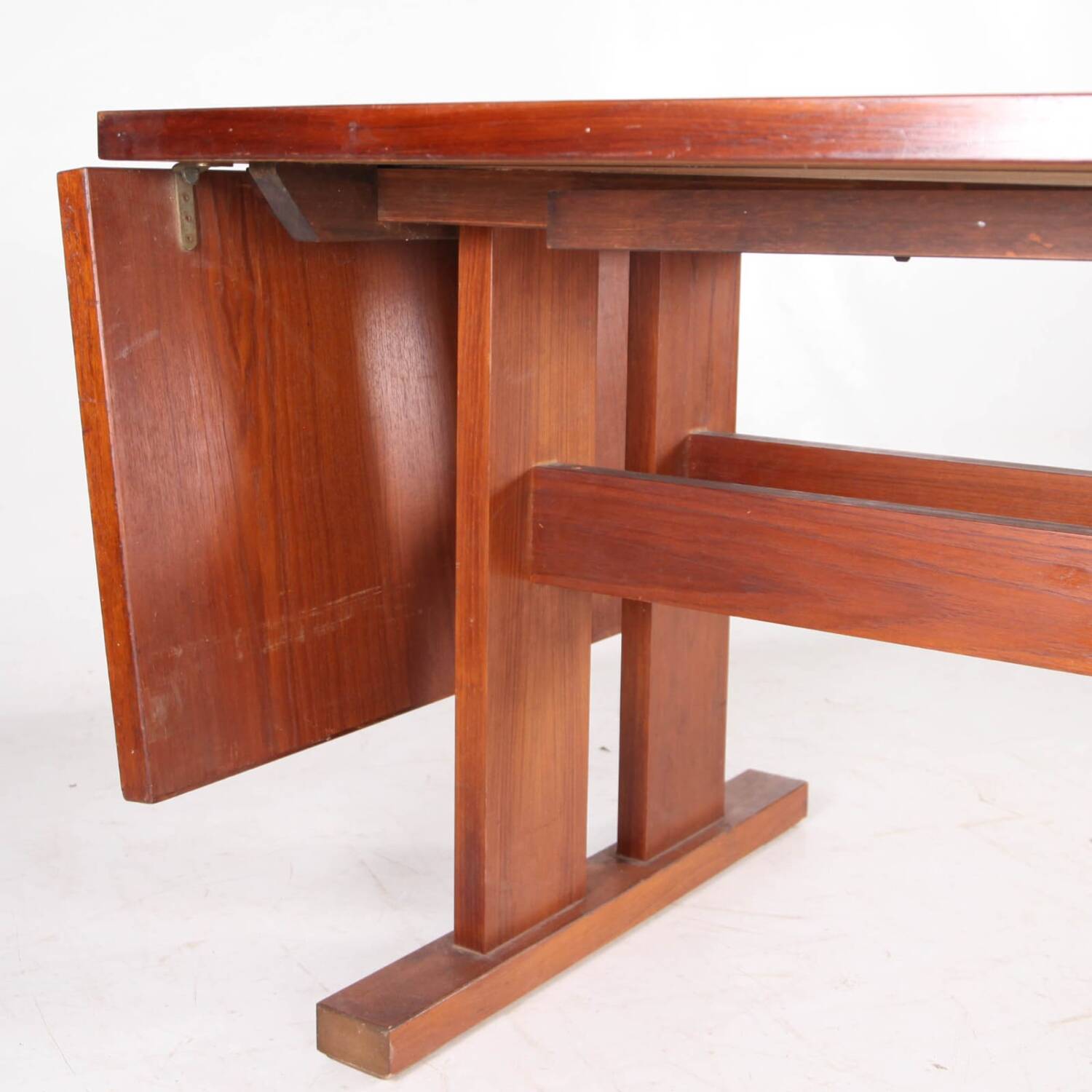 Extendable dining table in rosewood and ceramic