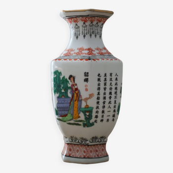 Hand-painted porcelain vase Qing dynasty Quianlong 1735-1795