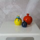 Trois vases ampolla vintage colorés