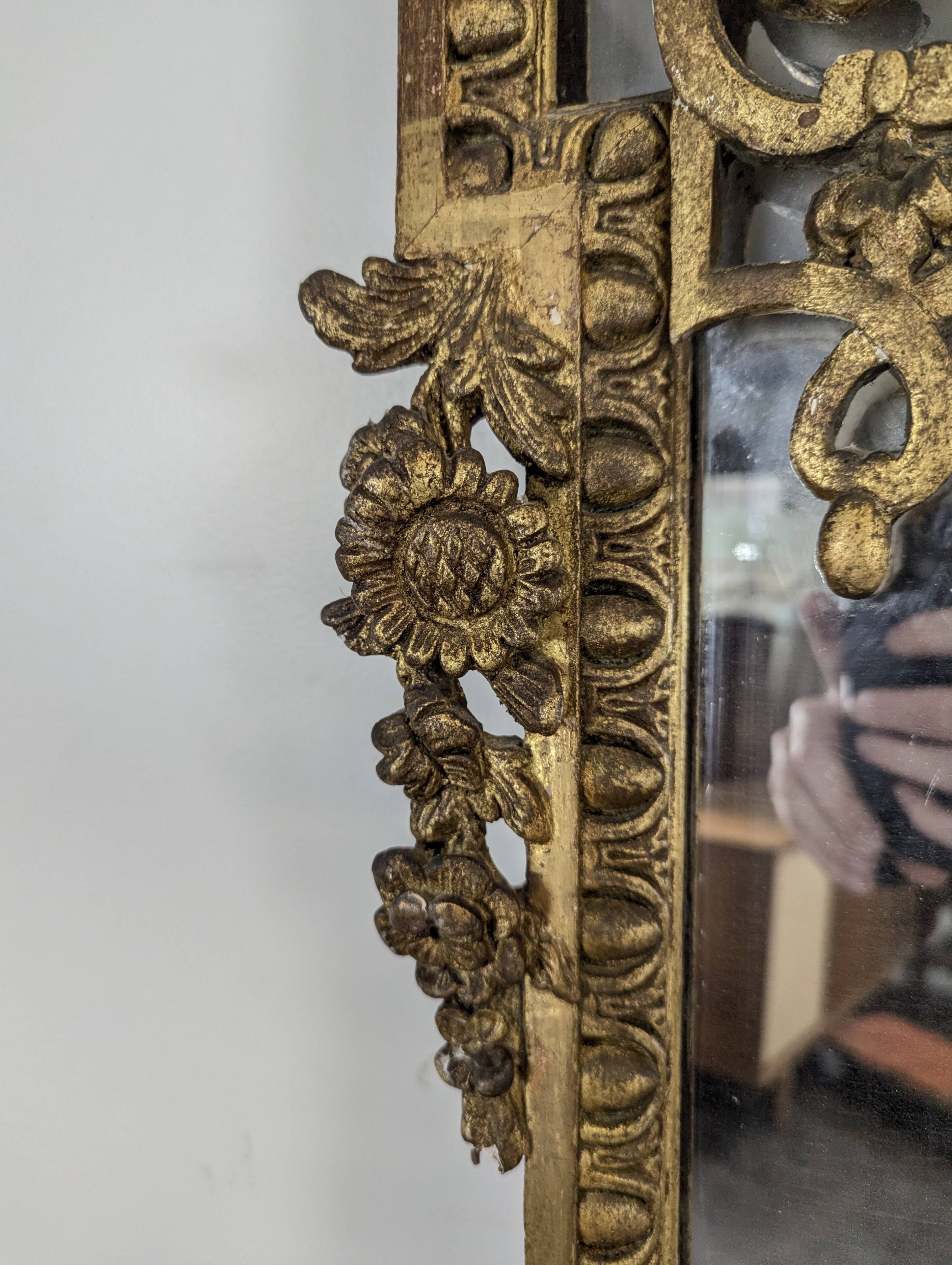 Golden wooden mirror with moulding from the Napoléon III period.