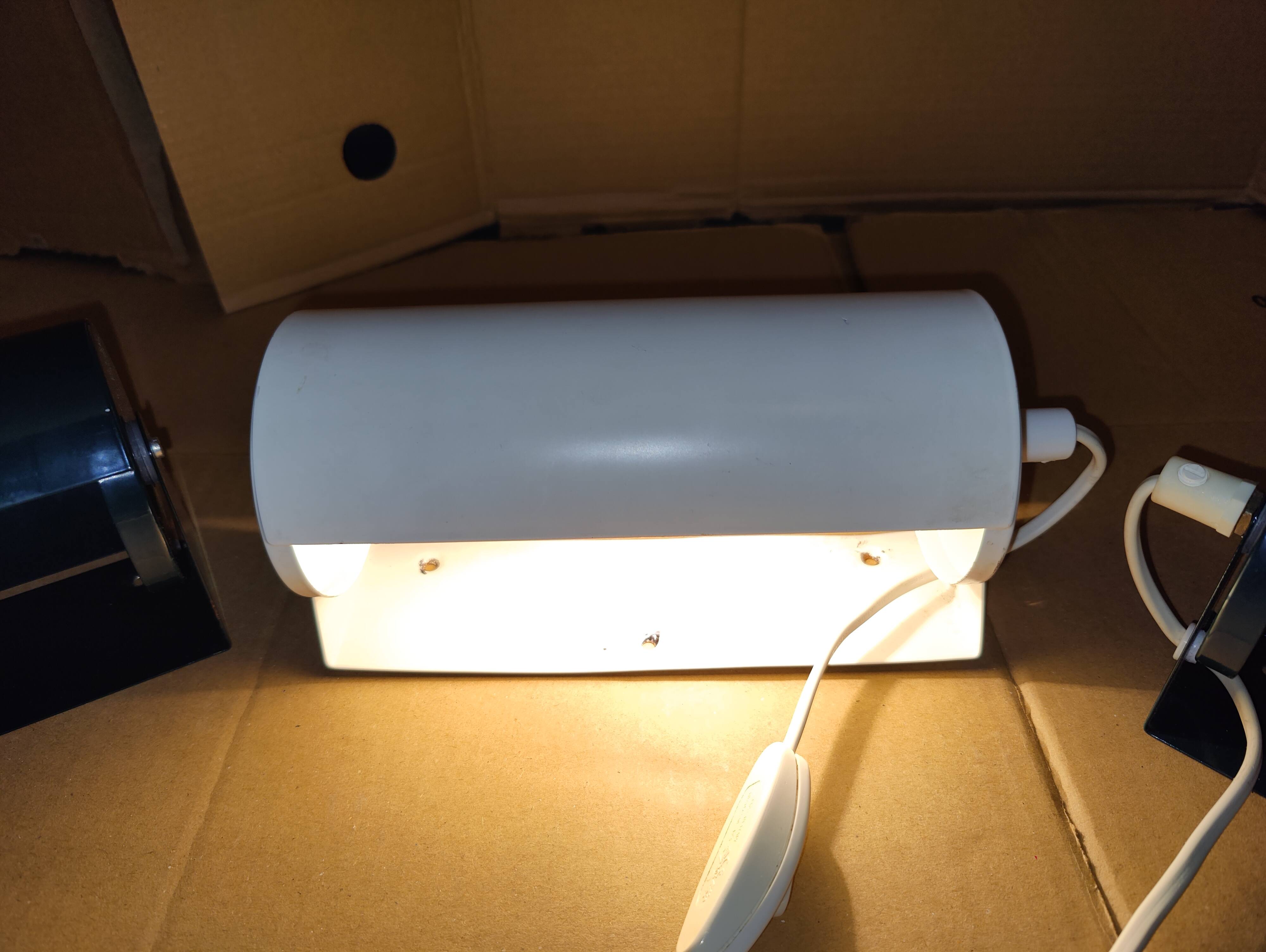 White Lod type v413 roller wall lamp from Ikea.