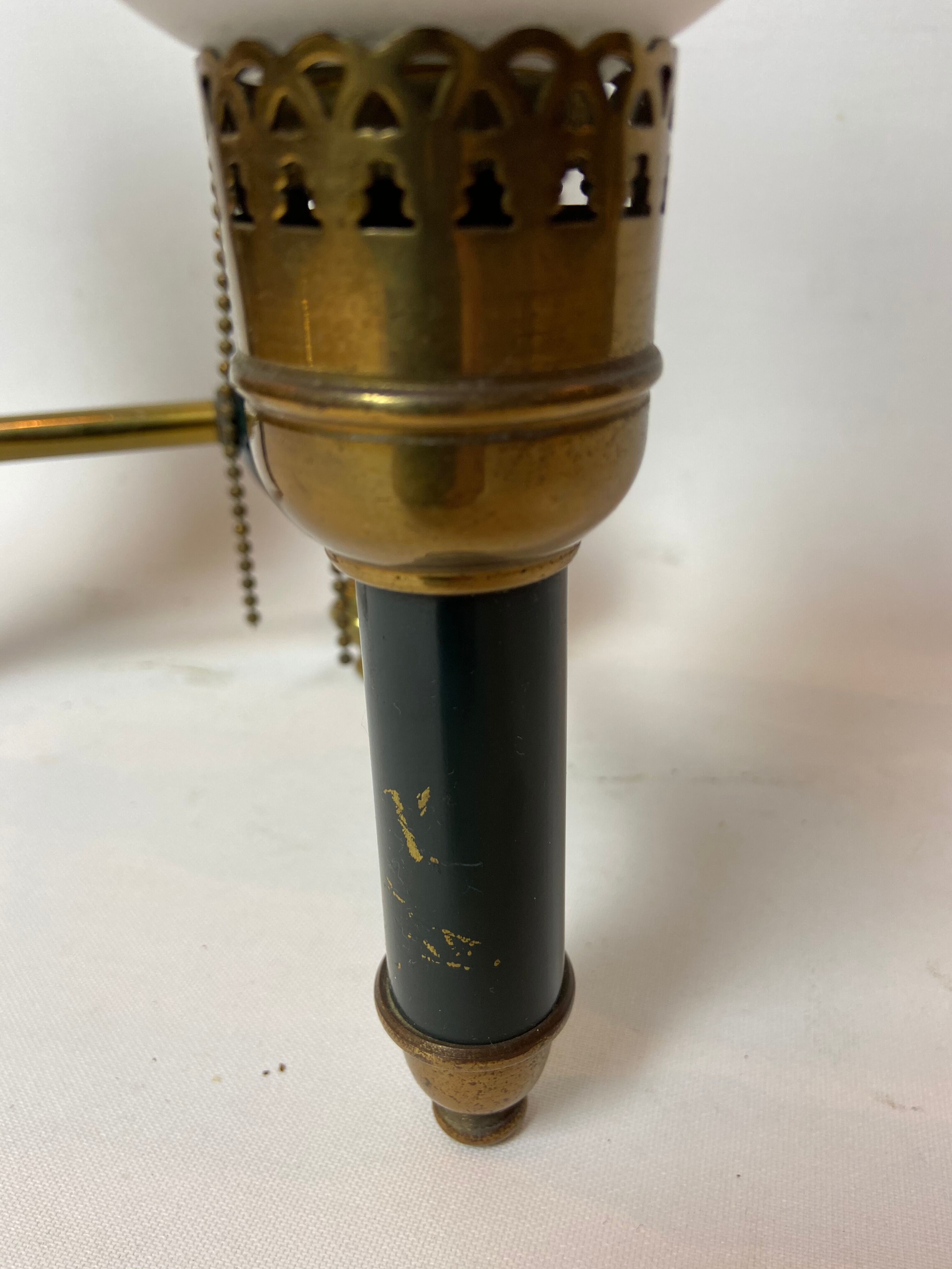 Wall wall light in gilded brass and white opalines