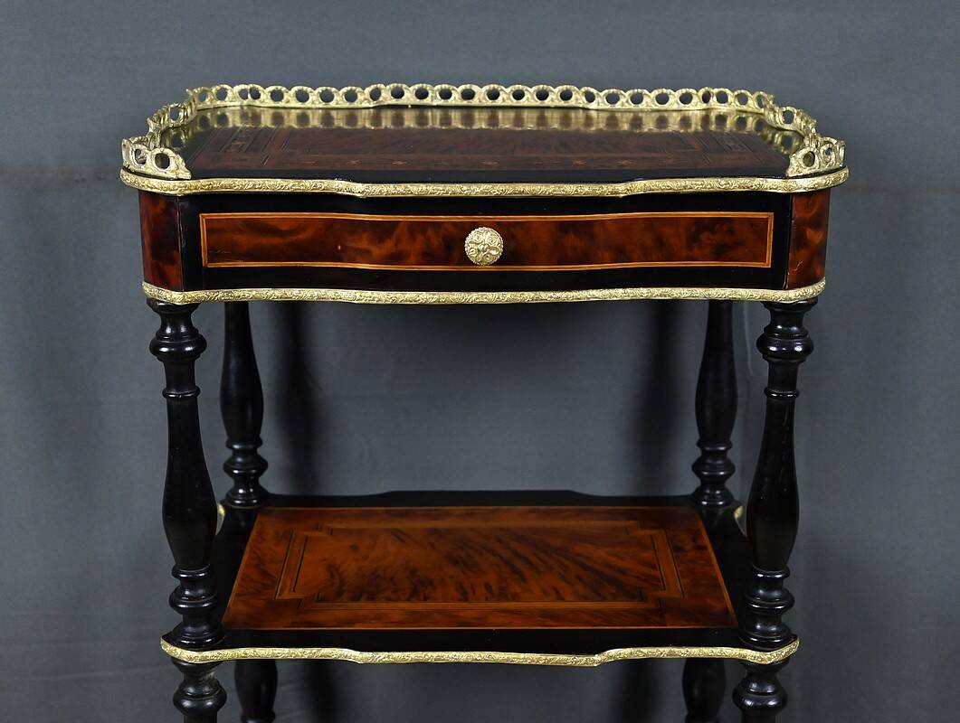 Petite table de salon en marqueterie, style Napoléon III – 2ème partie XIXe