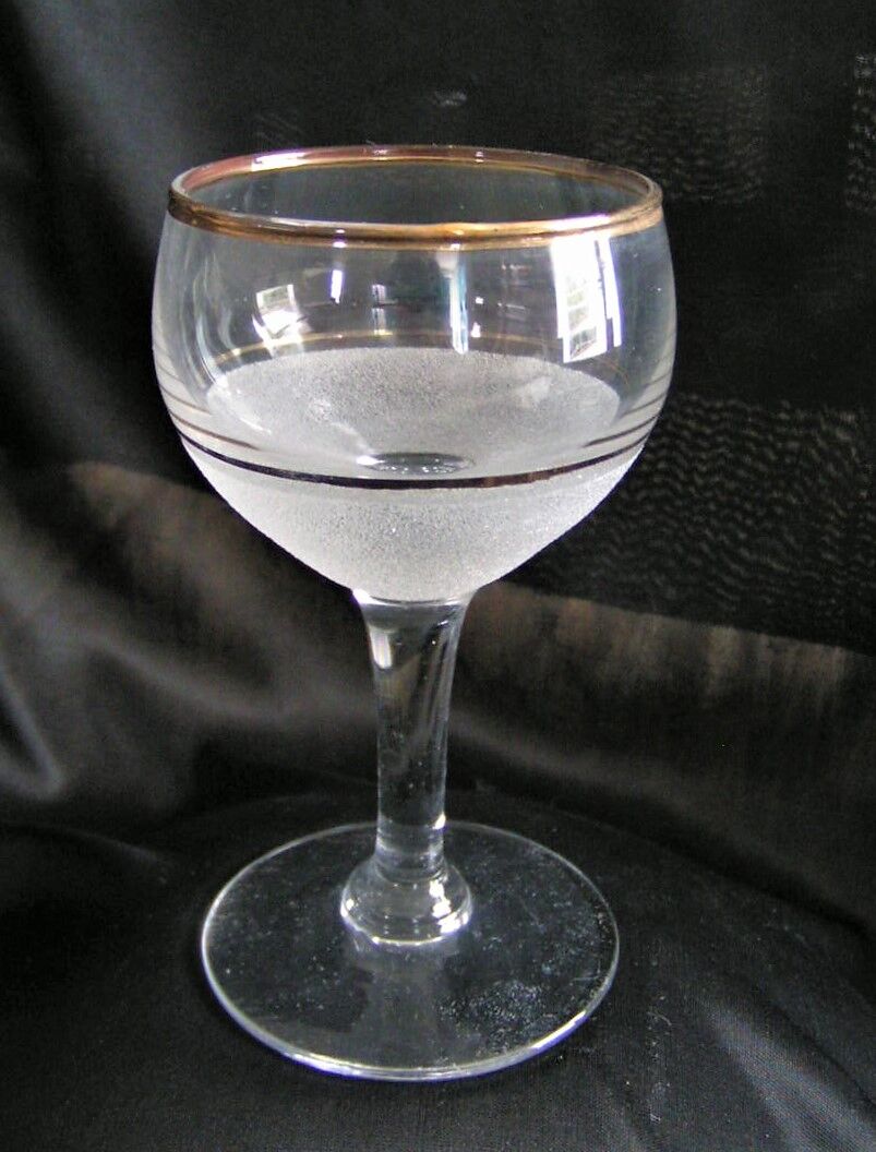 Service of granite glasses to wine