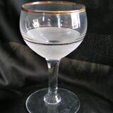 Service of granite glasses to wine