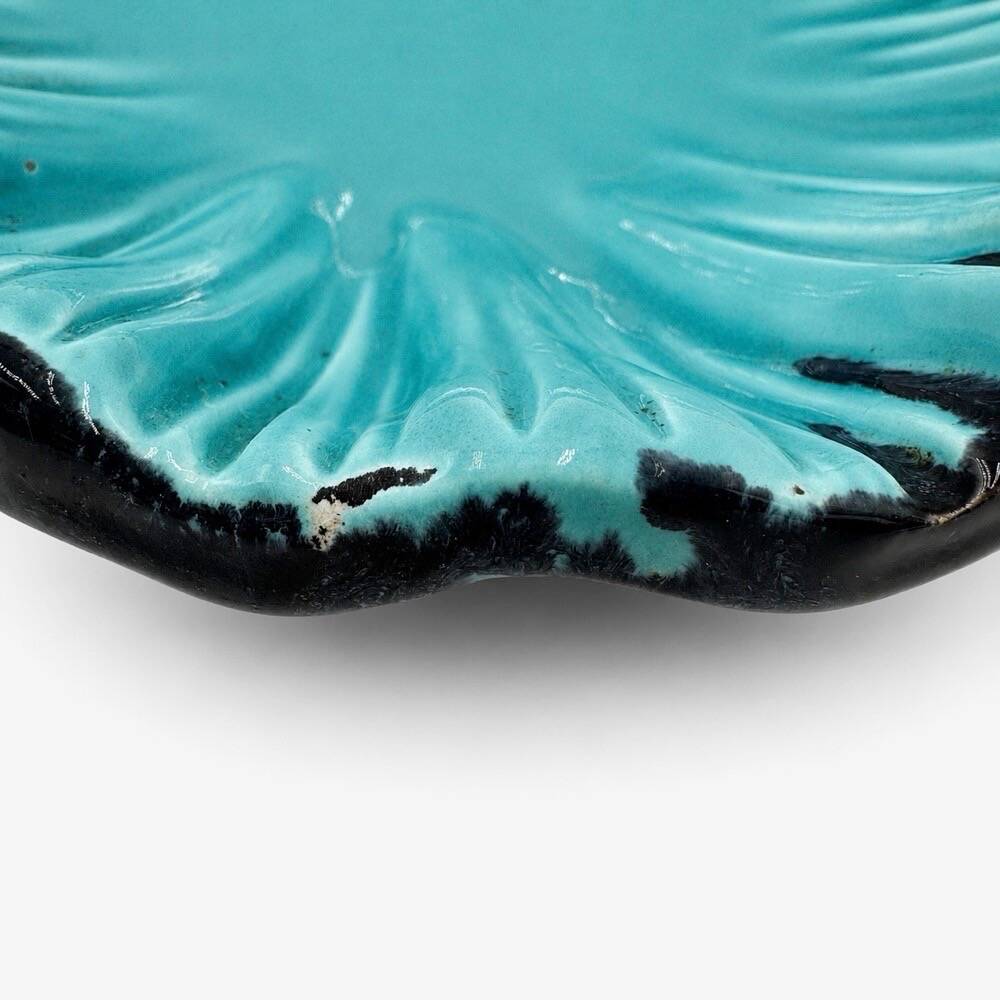 Set of three shell-shaped ceramic bowls from the 1950s/60s.
