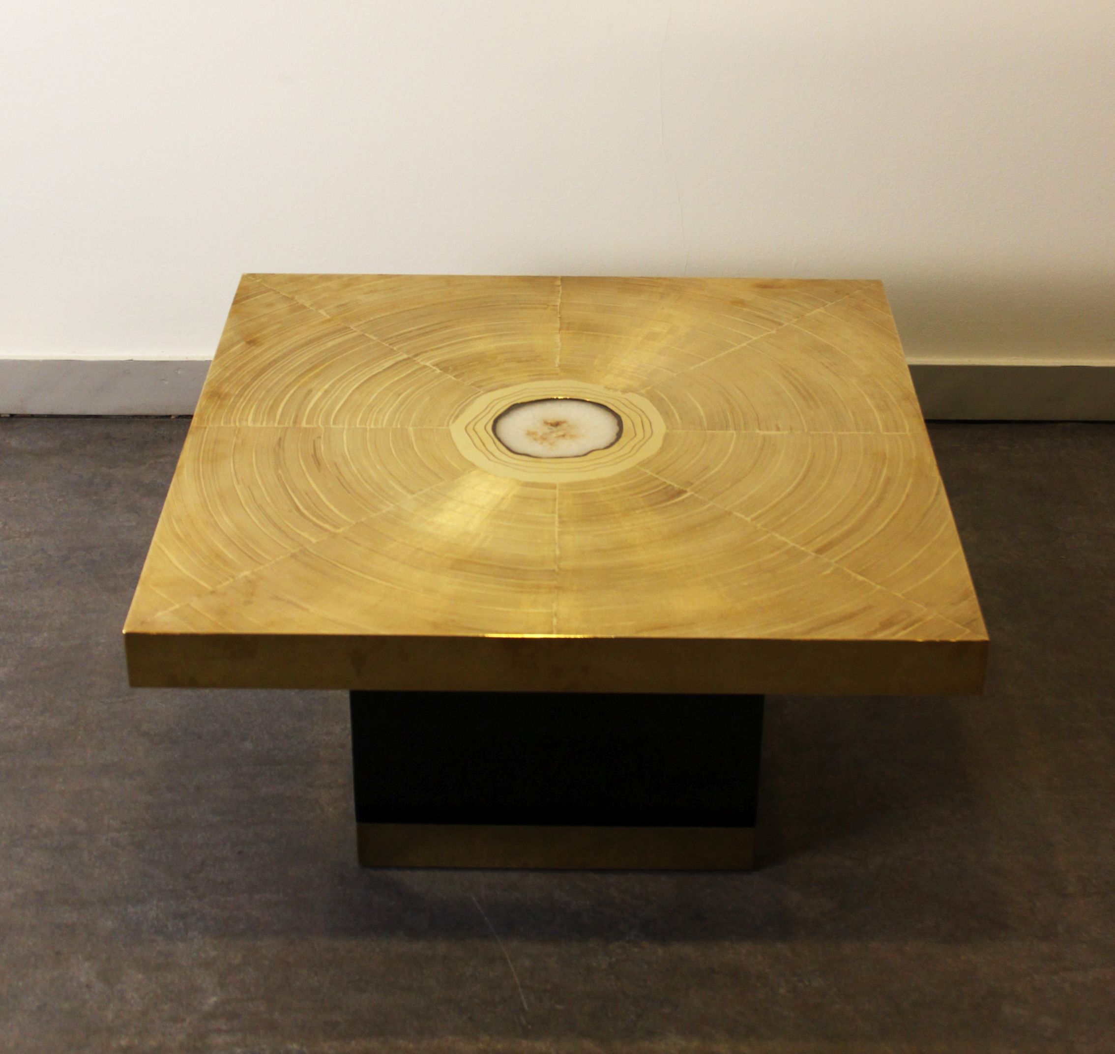 Table basse en laiton gravé et pierre d’agate Lova Création, 1970