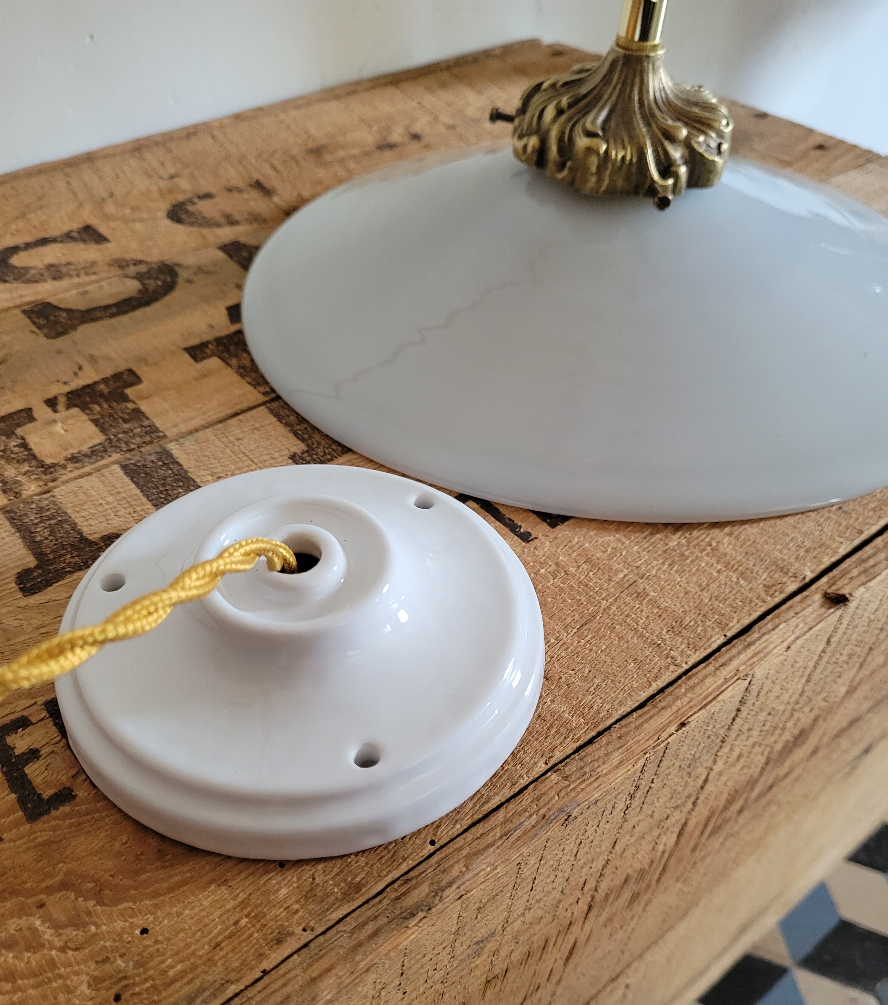 Smooth opaline hanging lamp