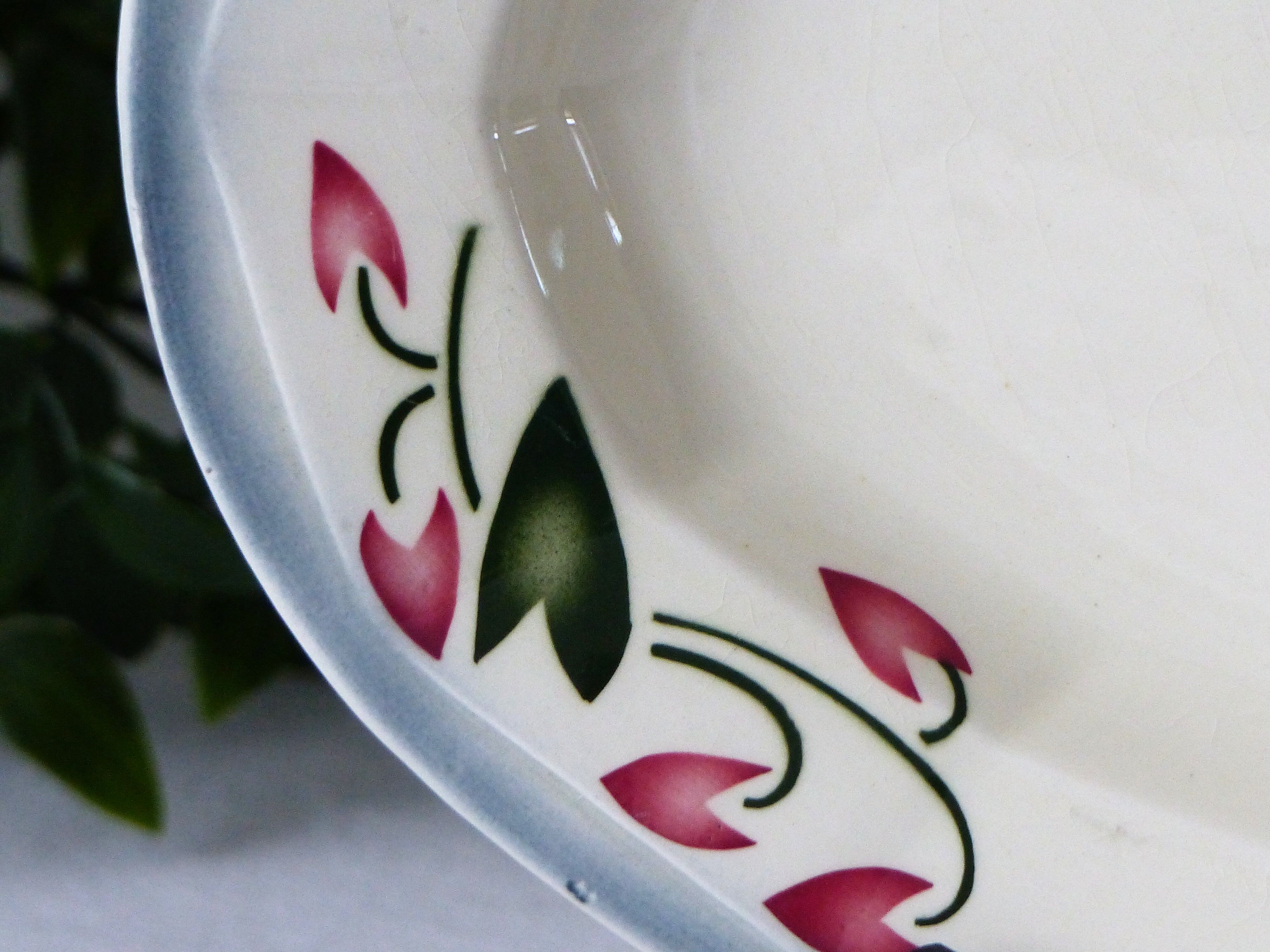 Serving dish in opaque porcelain