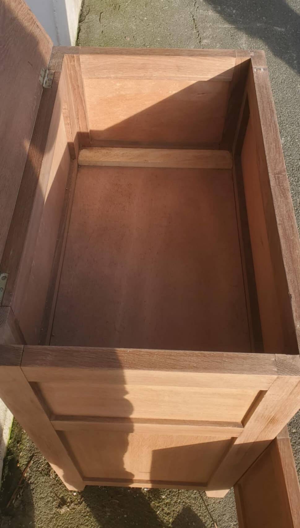 Beautiful piece of furniture from the 1940s with 1 lid + 1 door with key.