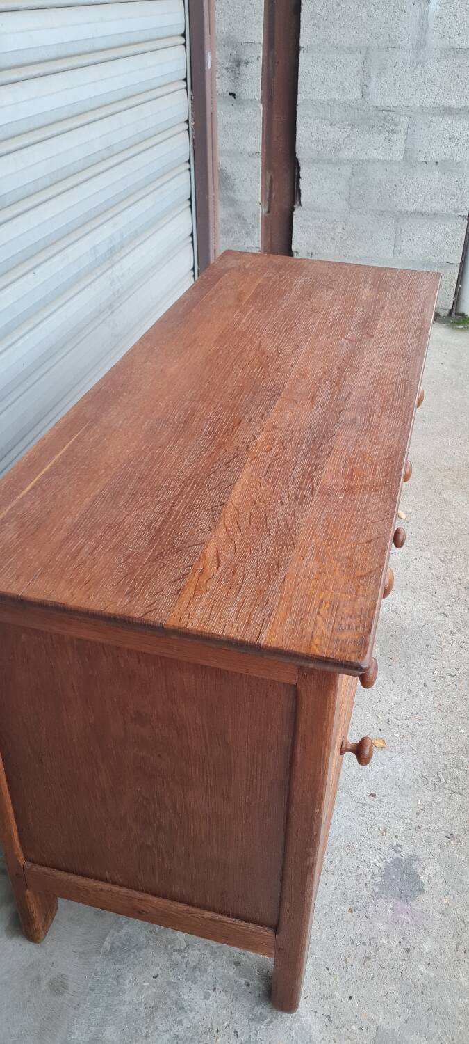 Oak chest of drawers