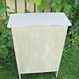 Small hanging cabinet or medicine cabinet