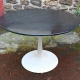 Table basse ronde a pied tulipe des années 70