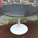Table basse ronde a pied tulipe des années 70