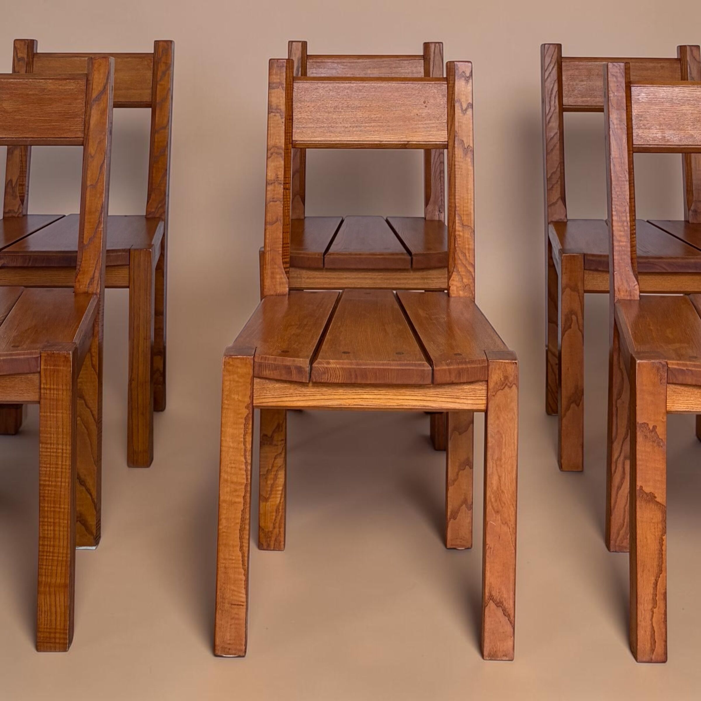Chairs in solid elm