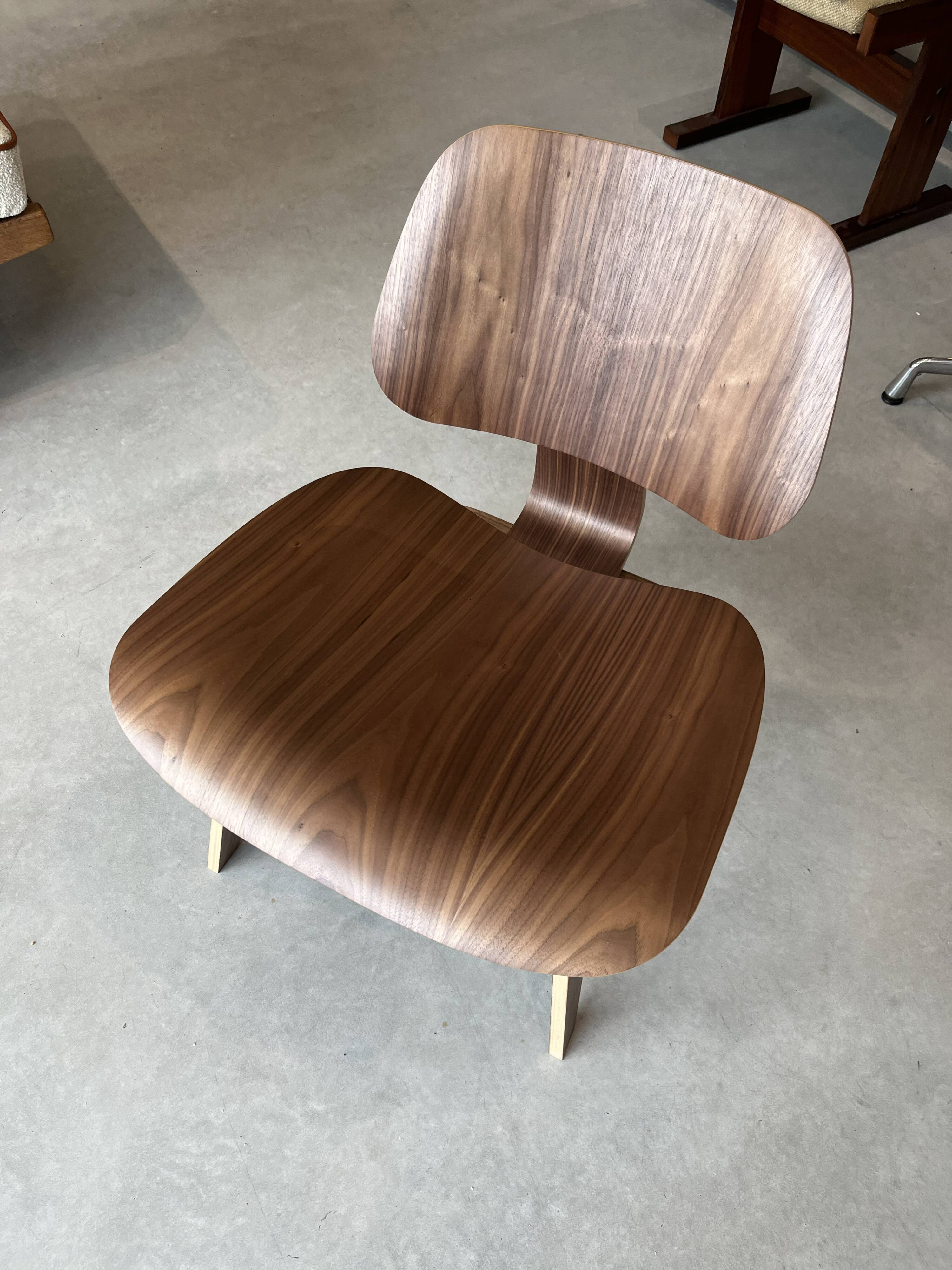 Charles & Ray Eames LCW Walnut Lounge Chair for Herman Miller