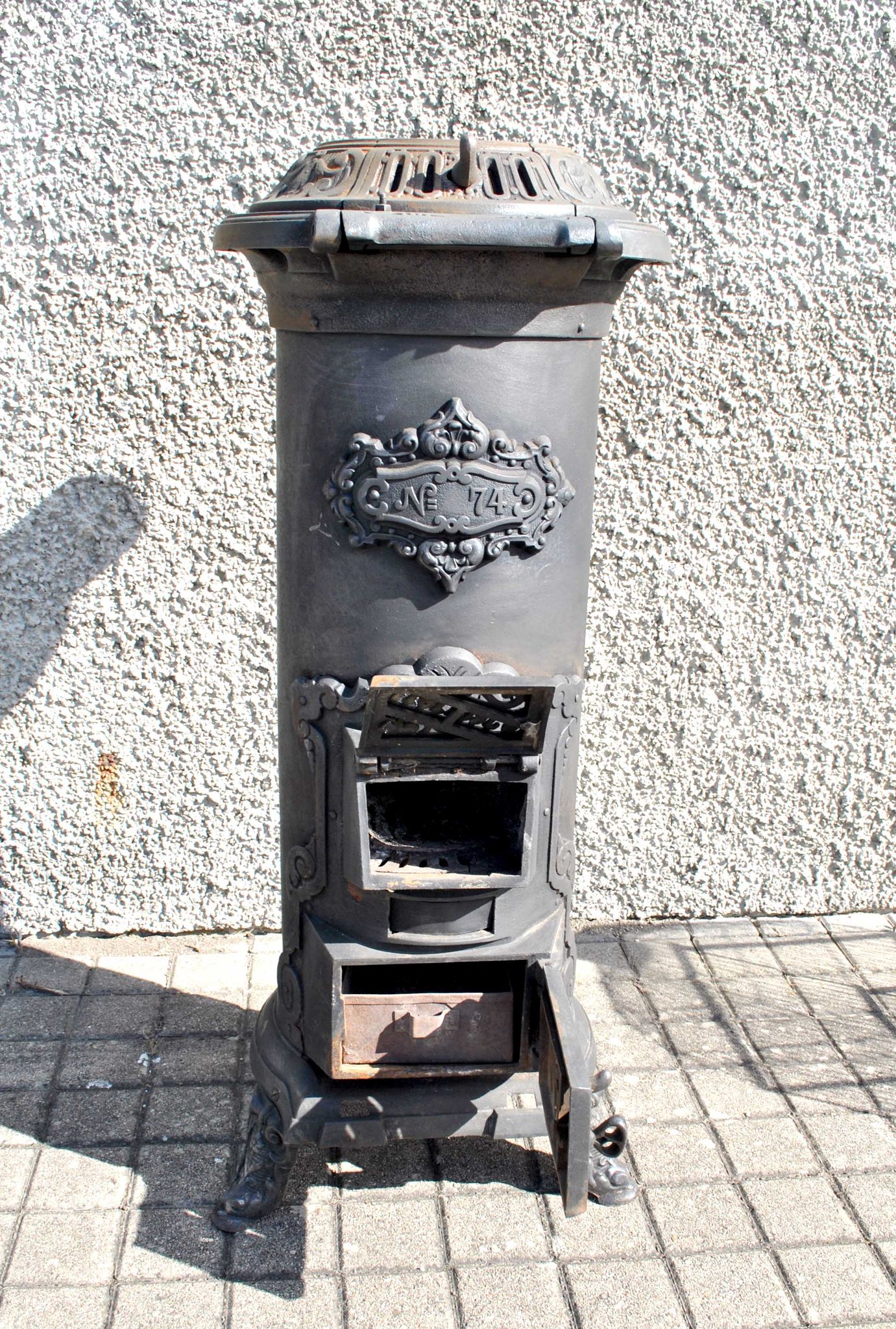 Antique decorative stove in black cast iron Germare charcoal