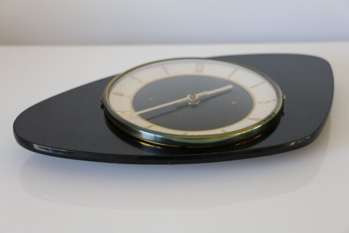 Horloge triangulaire formica noir