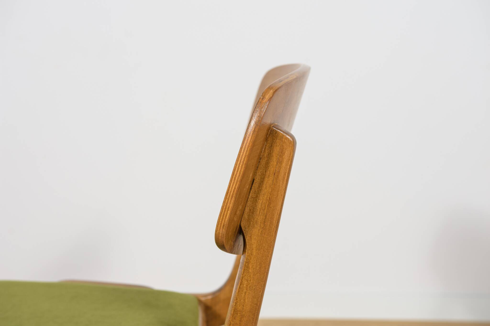 Boomerang Dining Chairs from Goscinski Furniture Factory Model  229XB, Pola