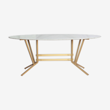 Table à manger italienne des années 1960 avec dessus ovale de marbre de Carrare et structure en fer