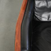 Fauteuil Art Déco en cuir de vache au design élégant
